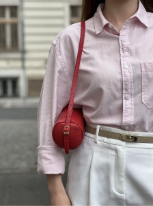 Torebka skórzana TUBO czerwona jako akcent stylizacji