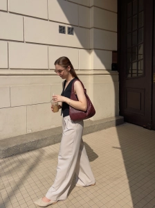 Torebka hobo VINCOLO bordowa z plecionej skóry naturalnej stylizacja wiosna-lato
