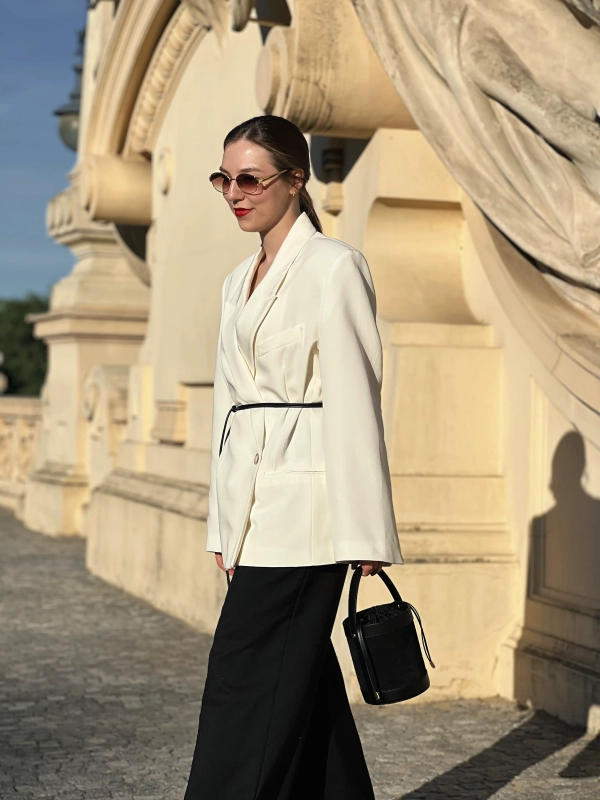 Zamszowa torebka cylindryczna ROTONDA czarna Venasti stilizacja na wyjście elegancka stylówka 2