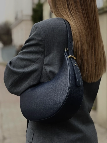 Torebka półksiężyć skórzana moon Venasti navy blue na ramię