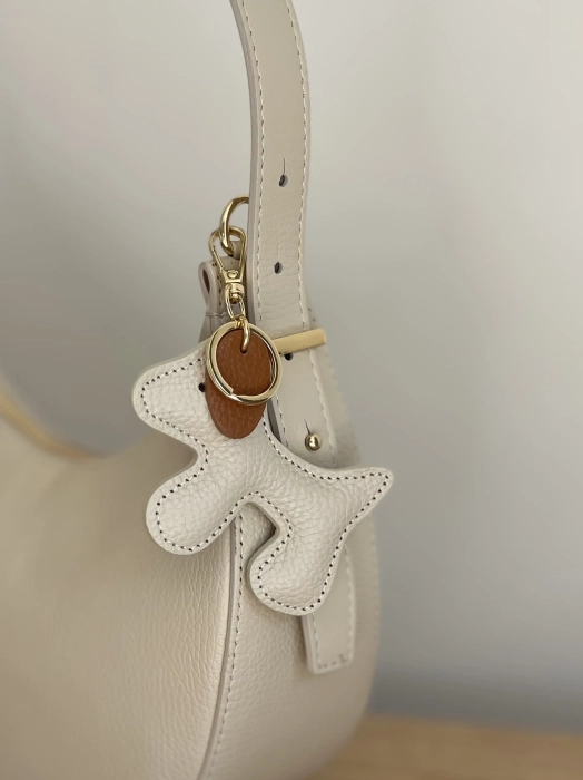 Brelok piesek skorzany kremowy ecru(1).webp