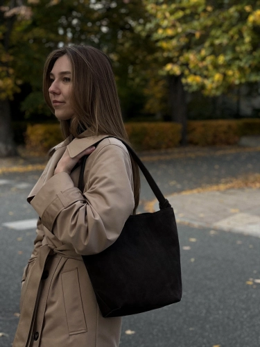 Torebka zamszowa BRUNA w odcieniu czekoladowego brązu