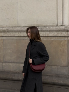 Torebka półksiężyc skórzana bordowa przez ramię MOON.JPG.webp