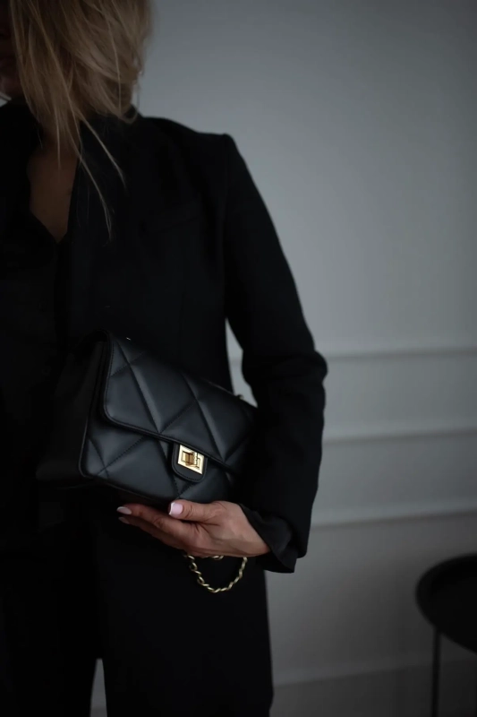 Elegancka czarna torebka pikowana NATALIE
