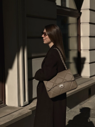 Torebka pikowana VIVIENNE taupe na ramię