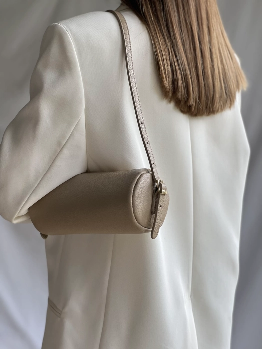 Torebka tuba skórzana taupe beżowa mała tubowa TUBO Venasti5.webp