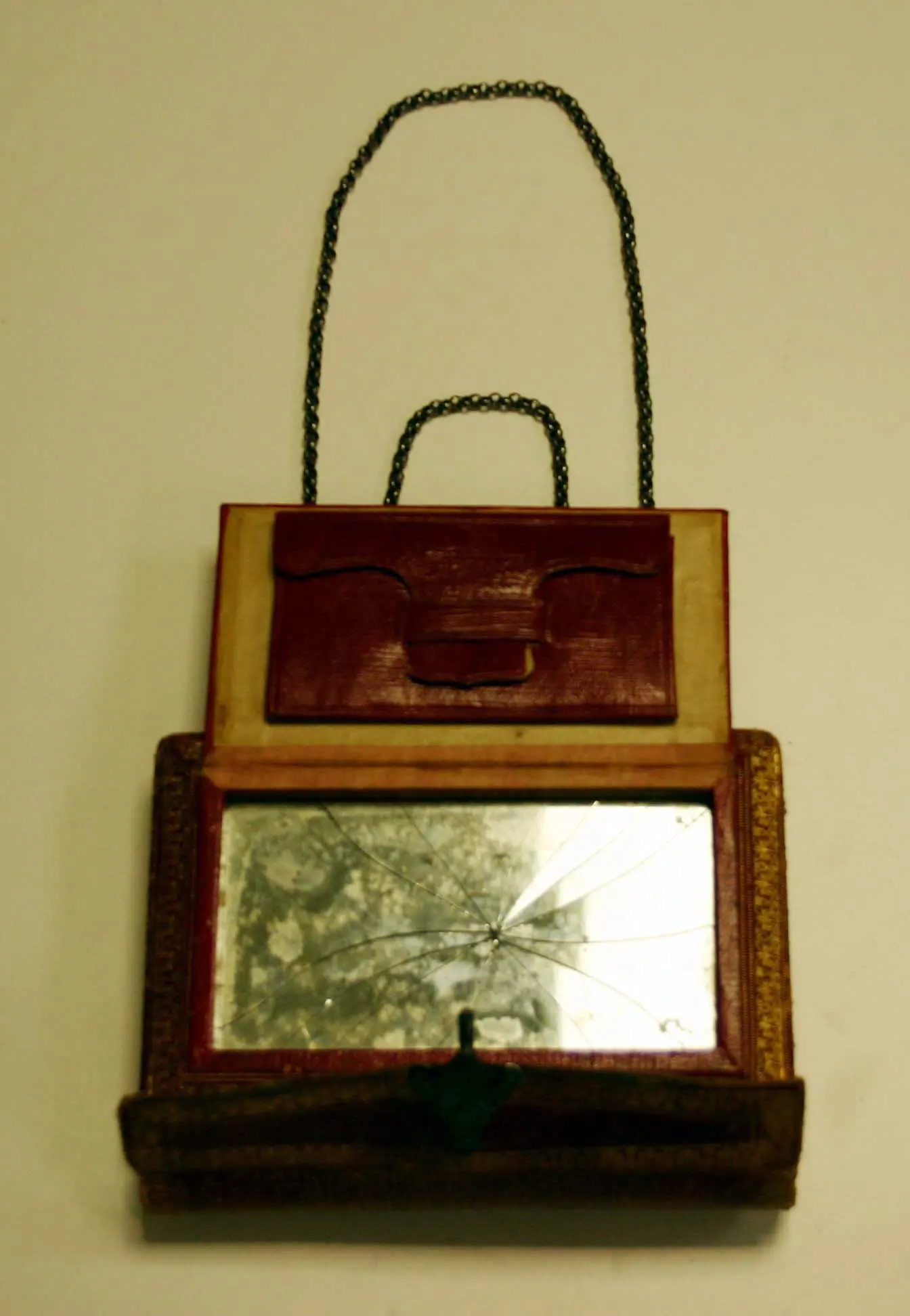 reticule z lat 1800–1810 jako poprzedniczka współczesnej damskiej torebki 2
